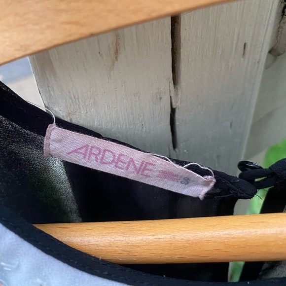 Size Small Chic (Business Casual) Top - Picture 3 of 3